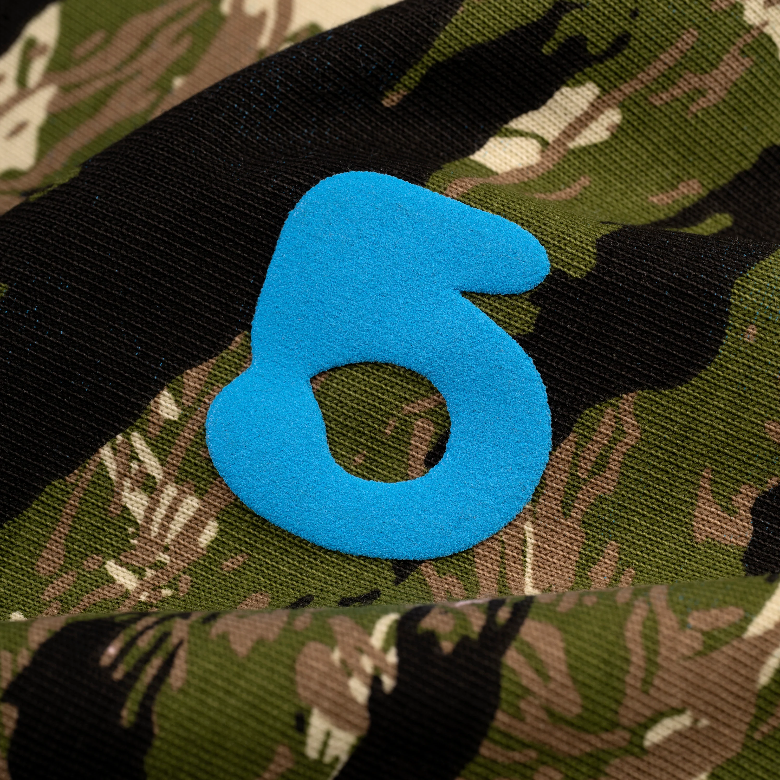 BELUGA TIGER CAMO LONGSLEEVE - Image 7