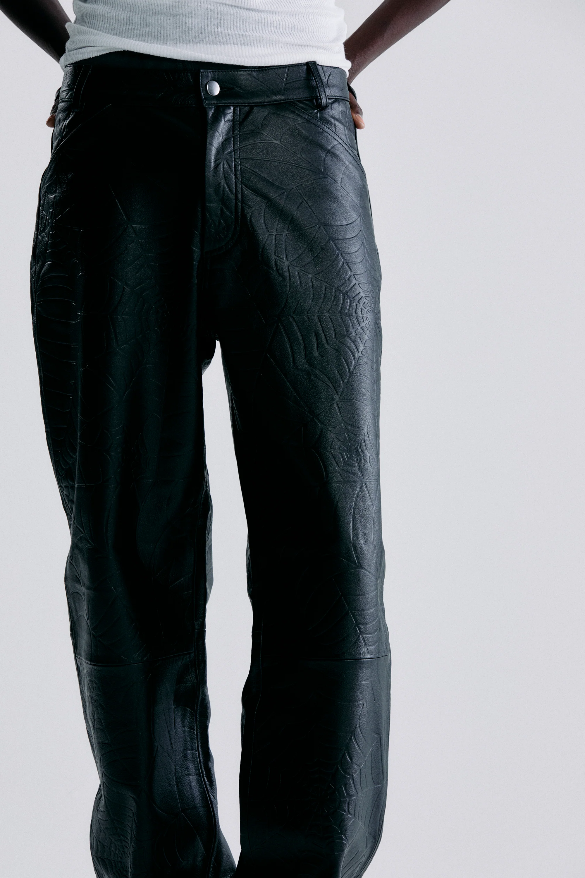 DEBOSSED WEB LEATHER PANT - Image 14
