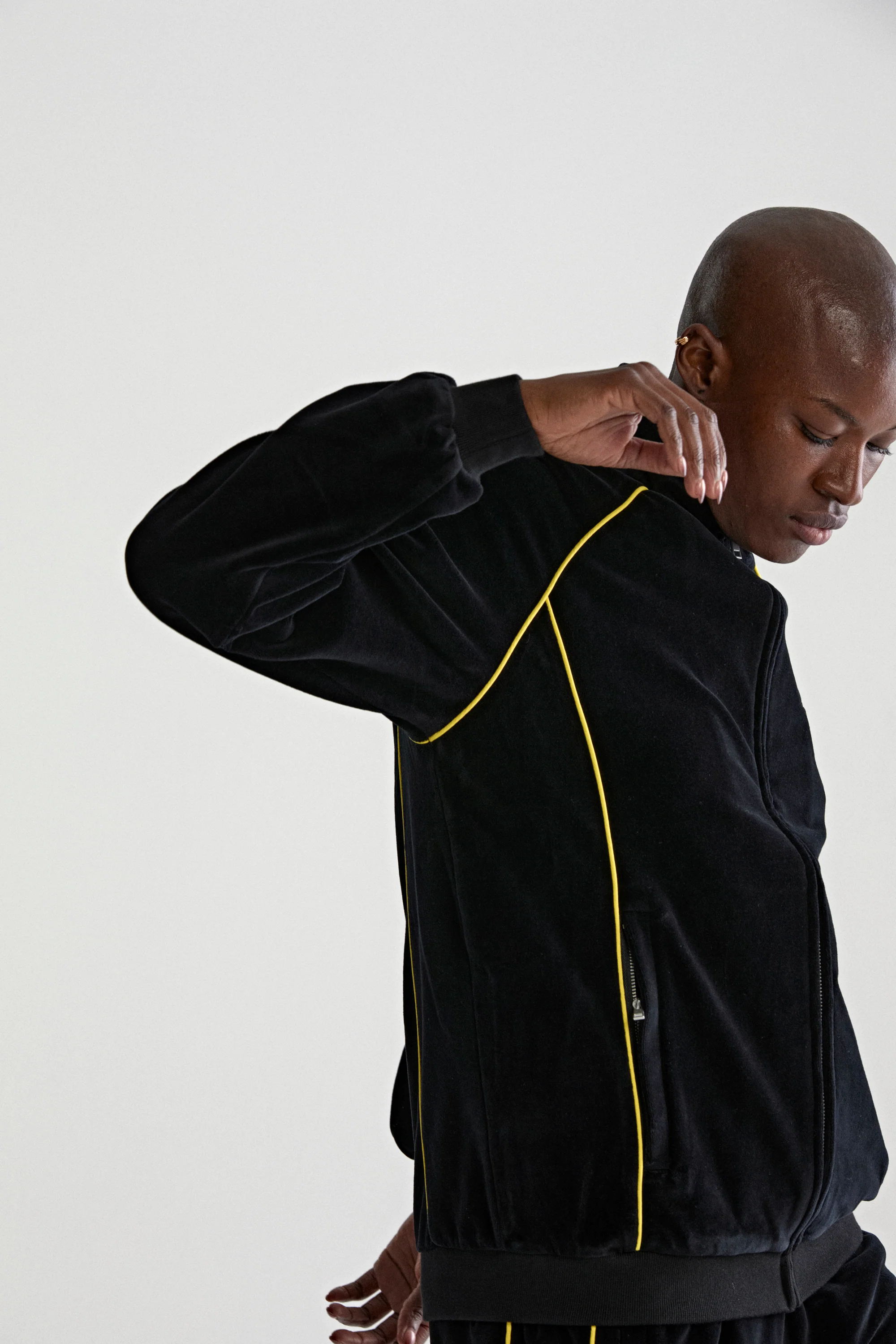 OUTLINE VELOUR TRACK JACKET - Image 18