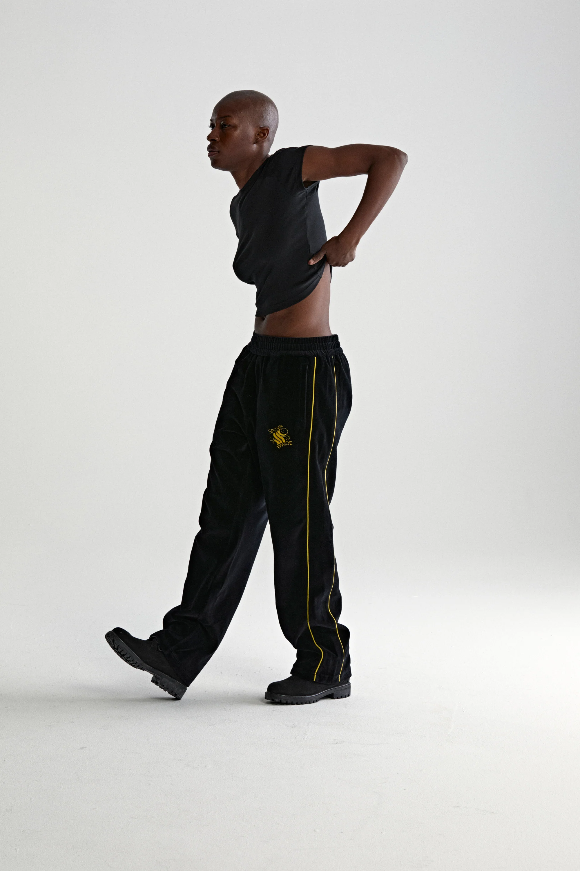 OUTLINE VELOUR TRACK PANT - Image 12