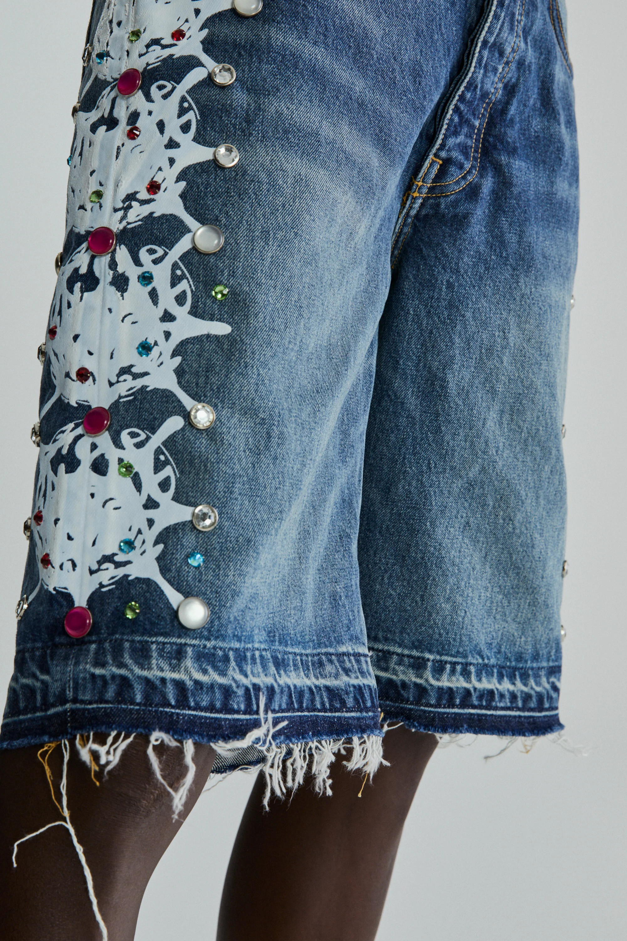 WEB STONE DENIM SHORT - Image 15