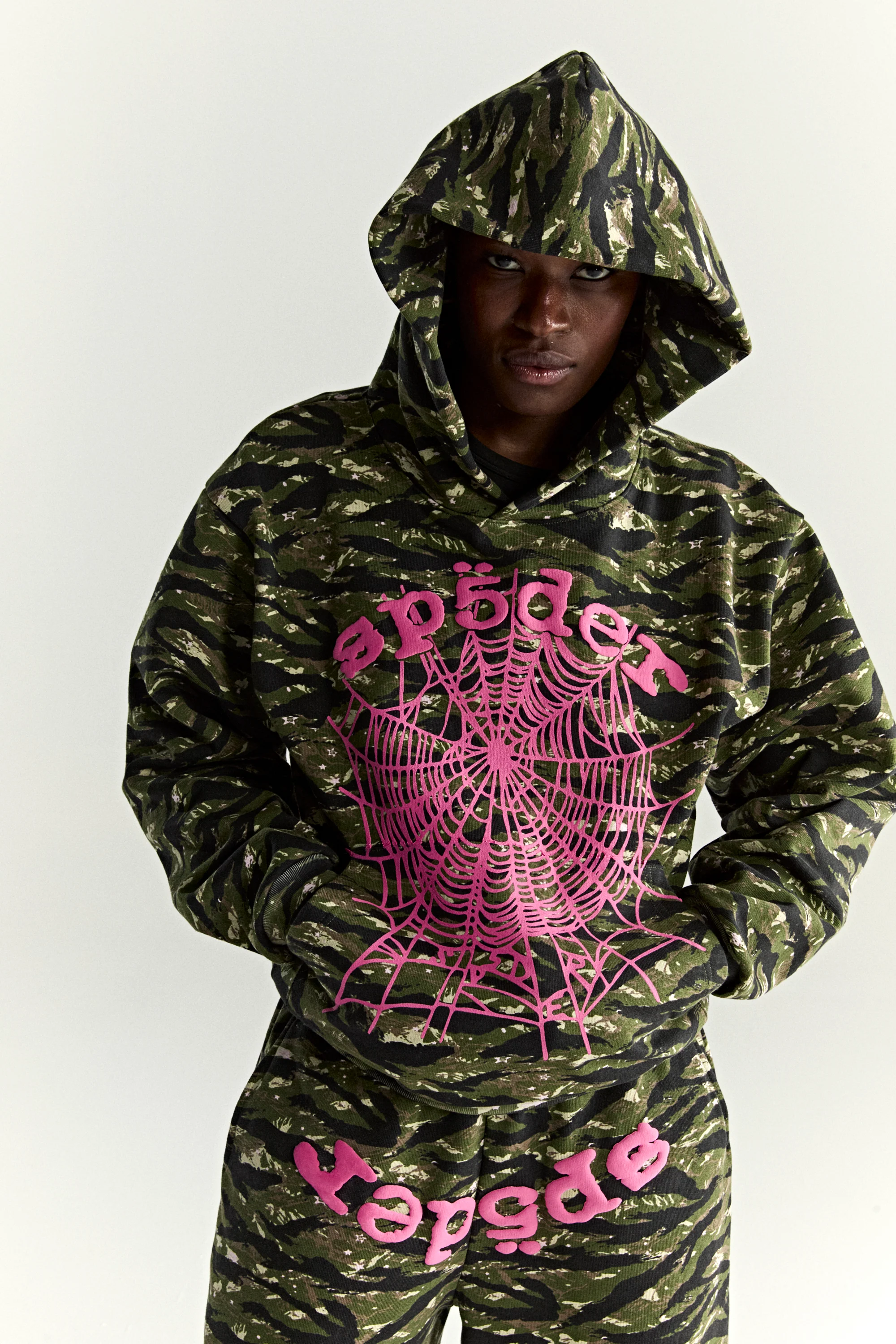 OG WEB V2 TIGER CAMO HOODIE - Image 15