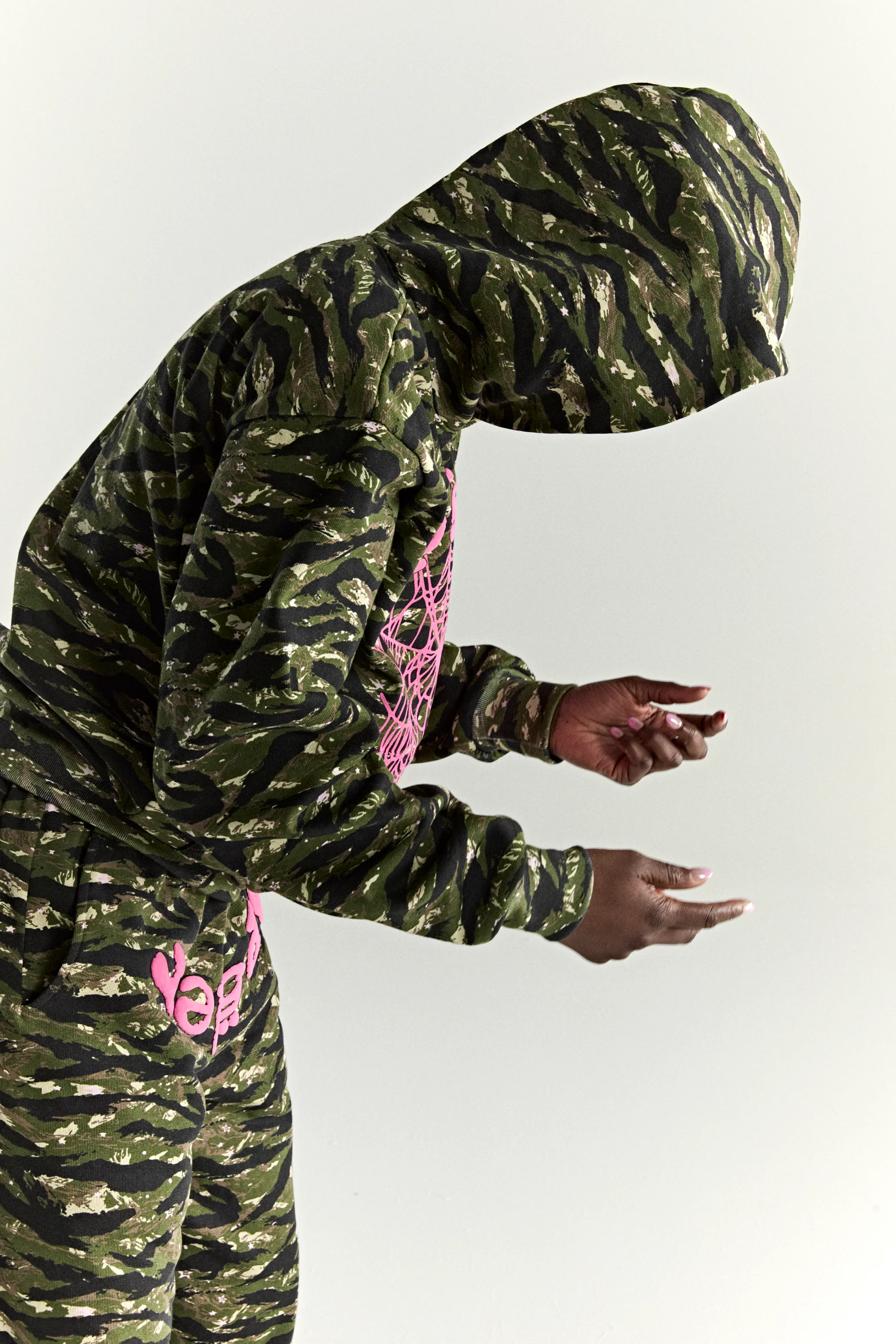 OG WEB V2 TIGER CAMO HOODIE - Image 18