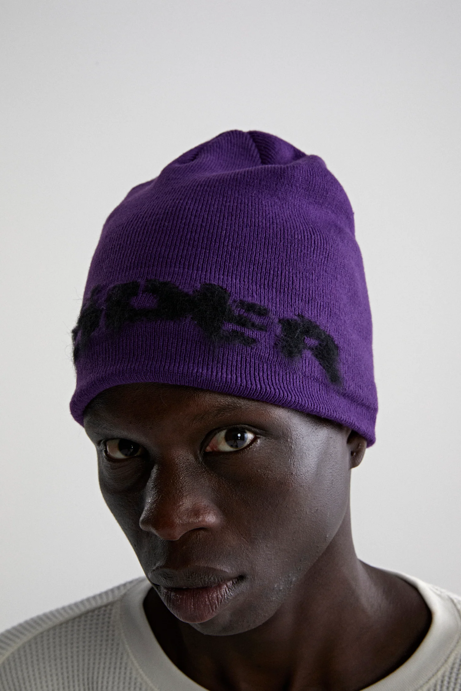 FUZZY LOGO MOHAIR BEANIE - Image 4