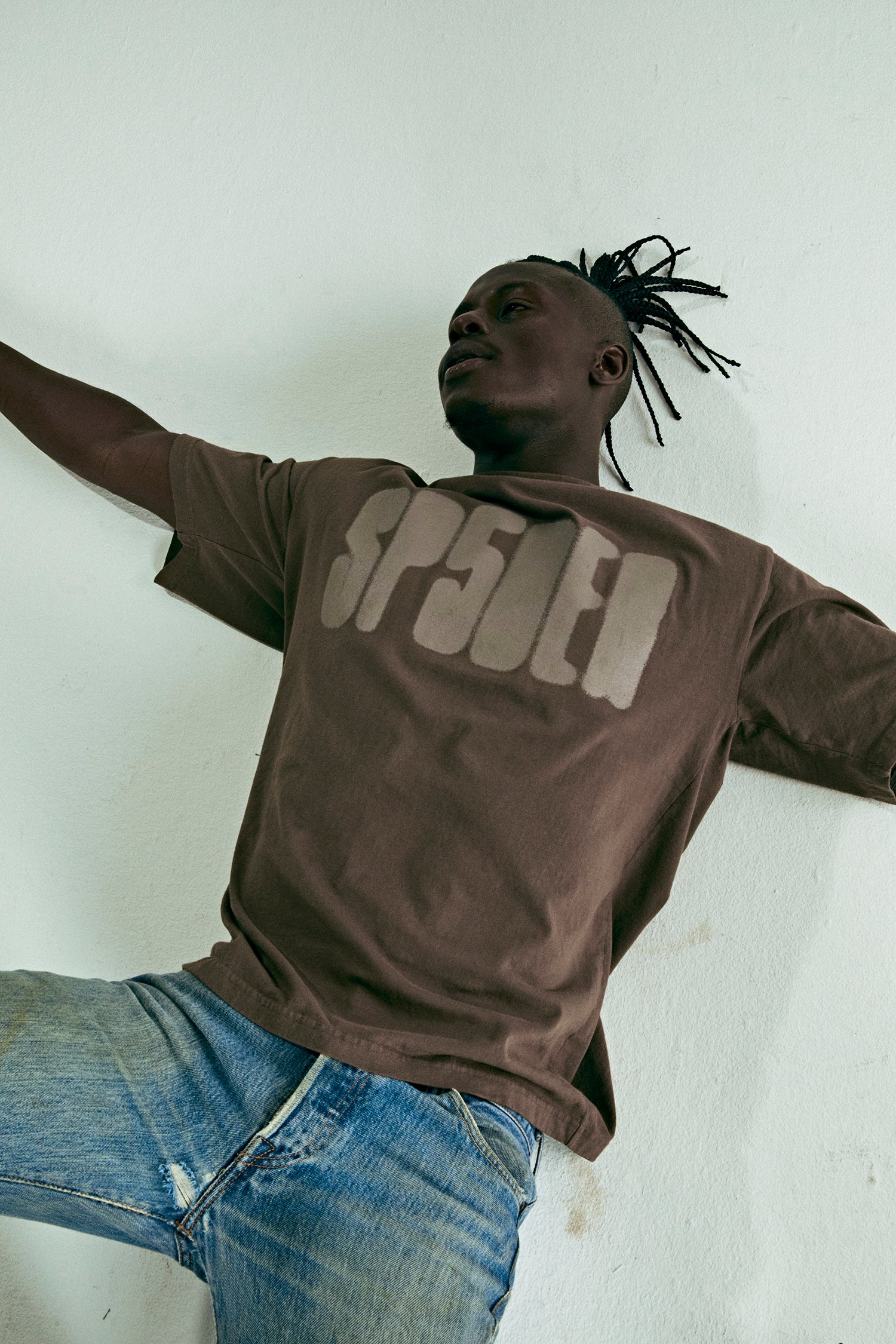 FOCUSED LOGO TEE - Image 7