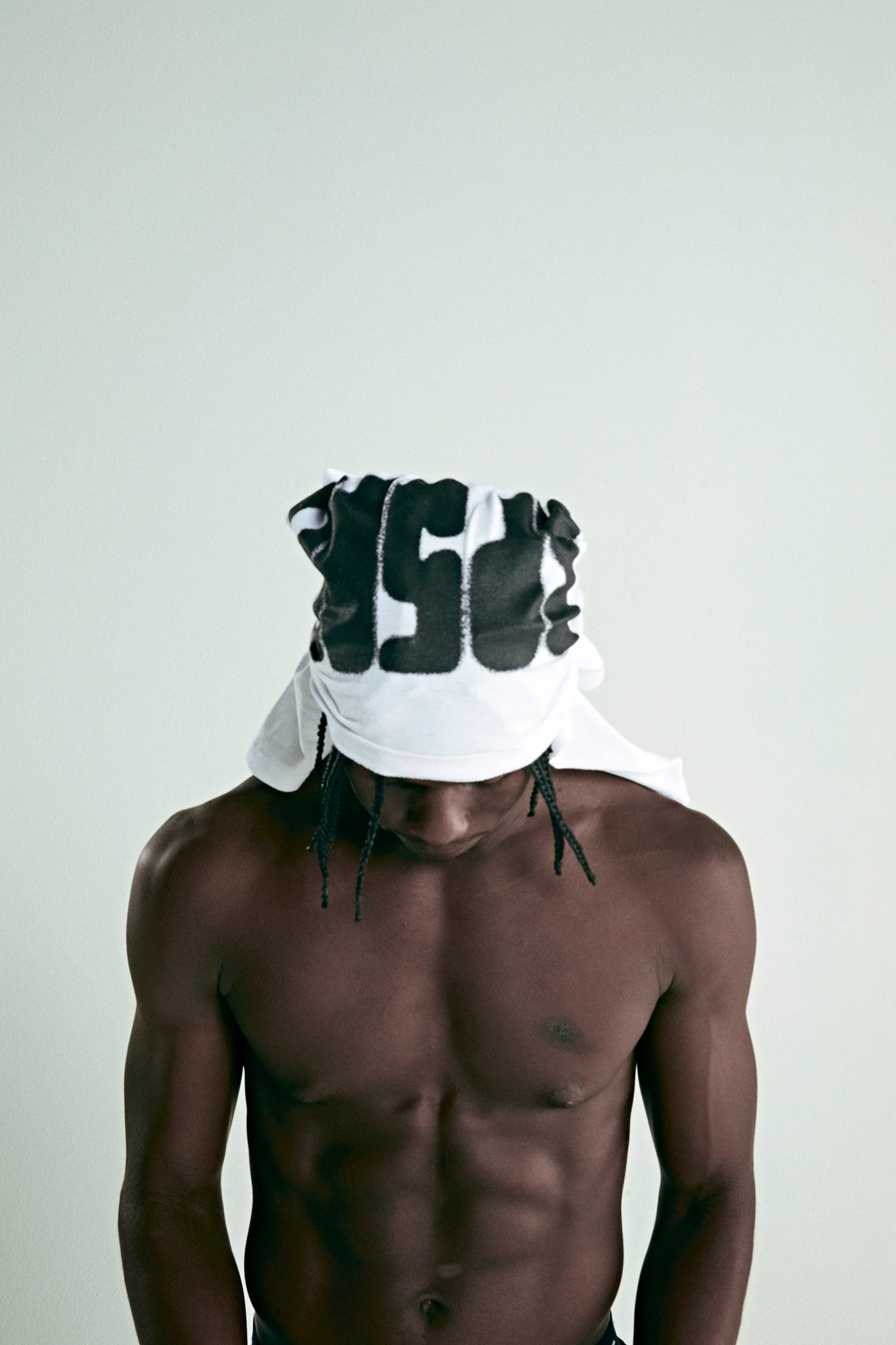 FOCUSED LOGO TEE - Image 7